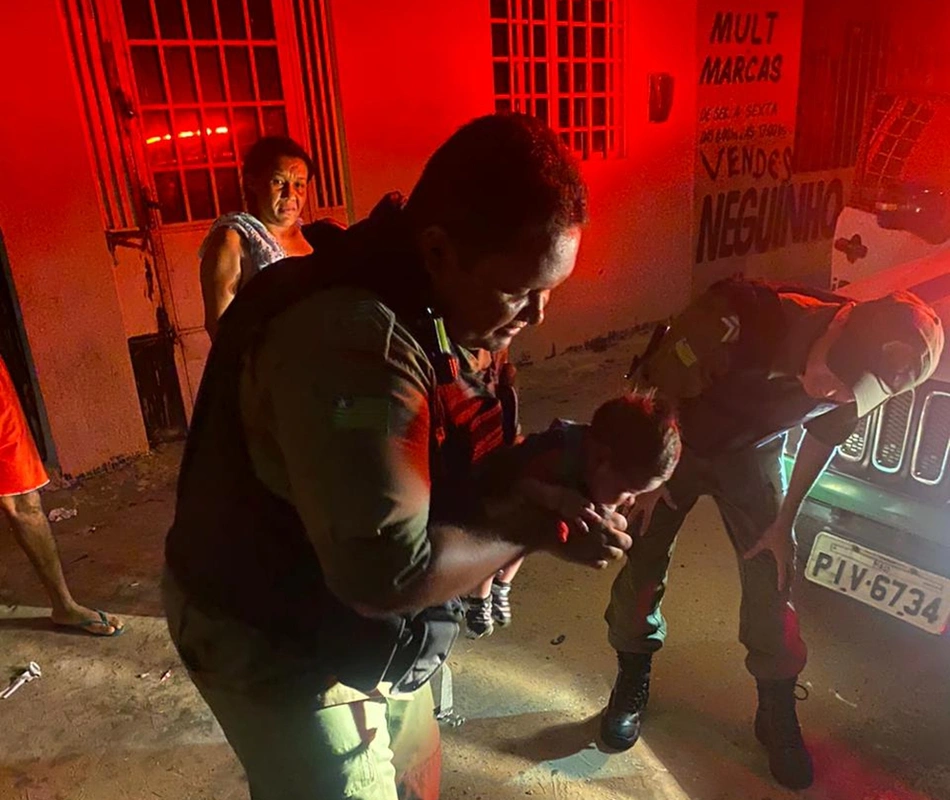 PMs salvam recém-nascido em Teresina