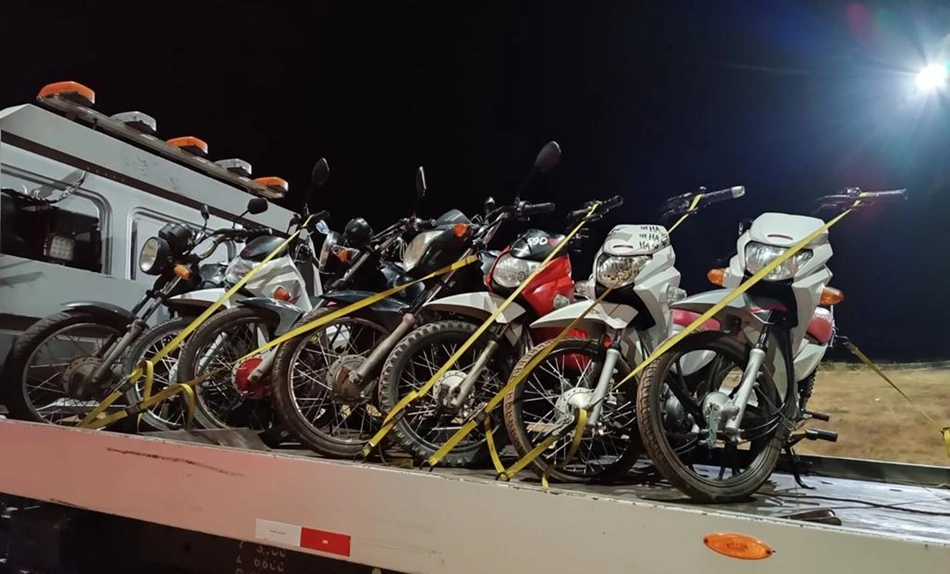 Polícia Militar realiza blitz para interromper "rolezinho" em Parnaíba e apreende 07 motos