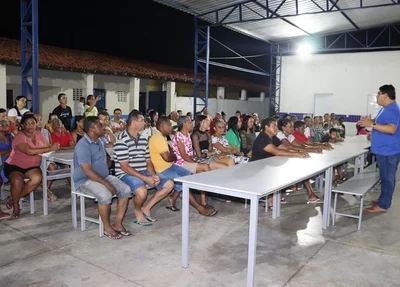 Prefeito Maxwell da Mariínha visita localidade rural de Altos