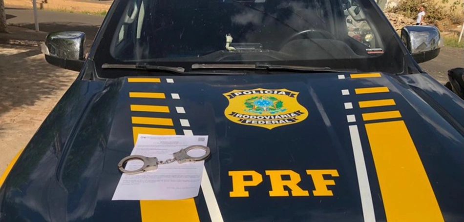 PRF prende foragido da Justiça de Alagoas por não pagamento de pensão alimentícia, em Picos
