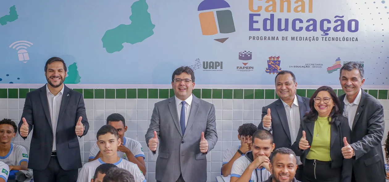 Rafael entrega reforma da escola