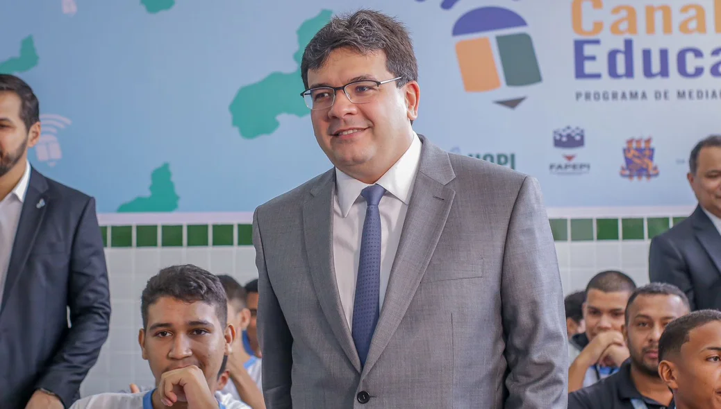 Rafael Fonteles com os alunos