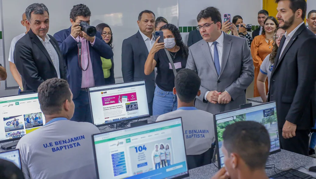 Rafael Fonteles no laboratório de Informática