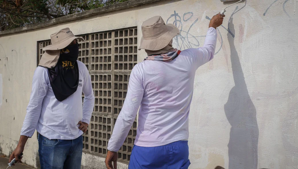 Remoção de pichações nos muros da UFPI