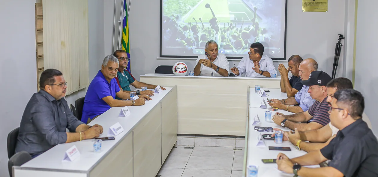Reunião na Federação de Futebol Piauiense