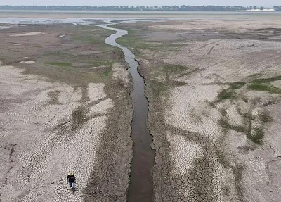 Rio Negro atinge o menor nível da história no Amazonas