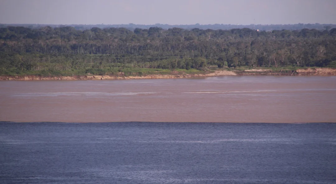 Rio Negro e Rio Solimões