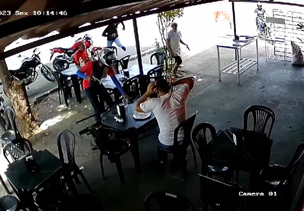 Sargento Henrique, do 5º Batalhão da Polícia Militar, foi assaltado em um restaurante