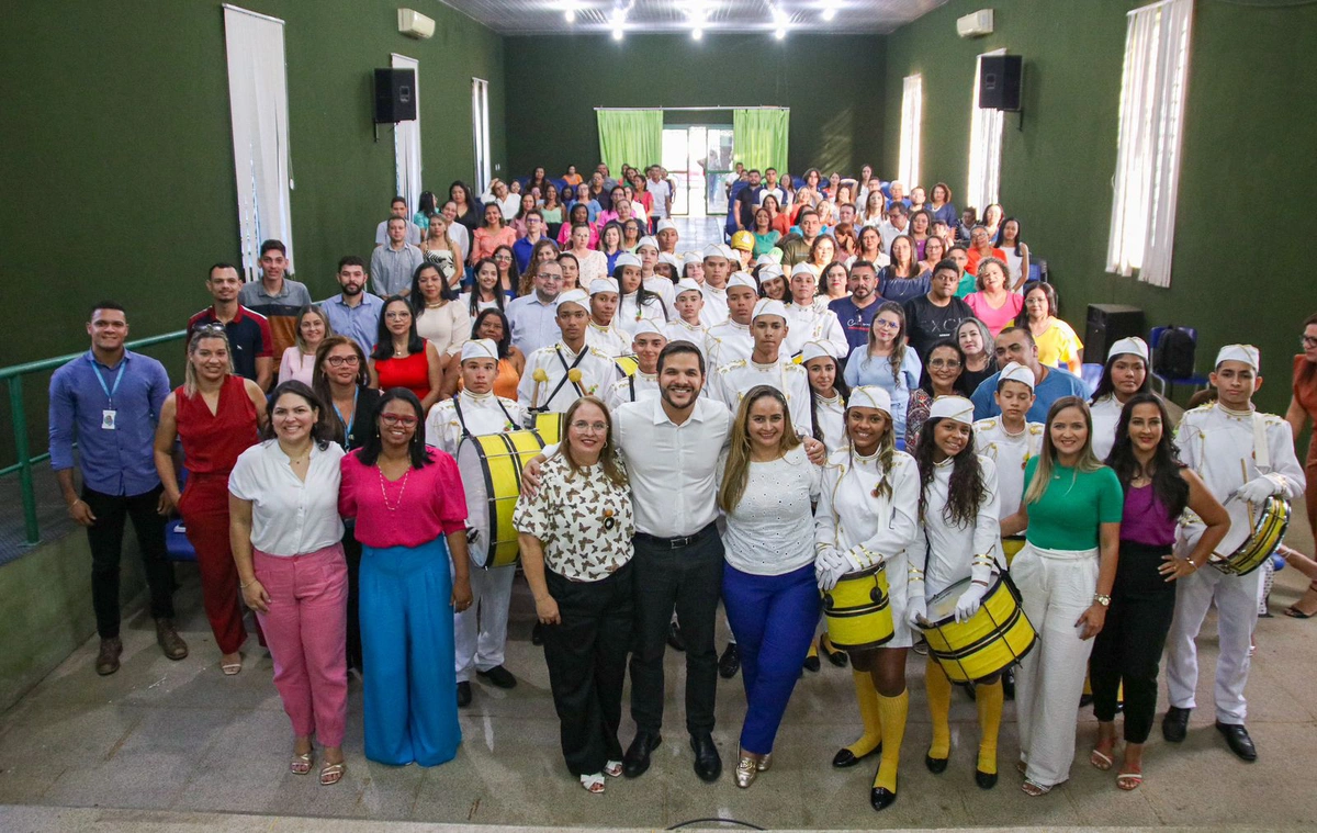 Secretário de Educação se reúne com diretores