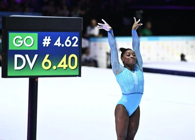 Simone Biles após realizar salto