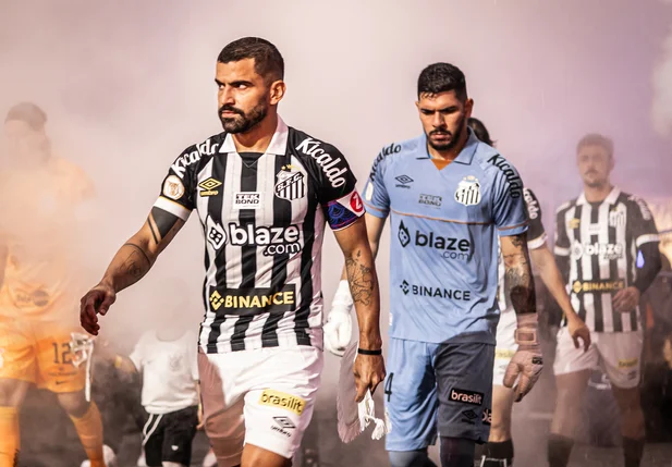 Tomás Rincón e João Paulo na entrada da Neo Quimica Arena
