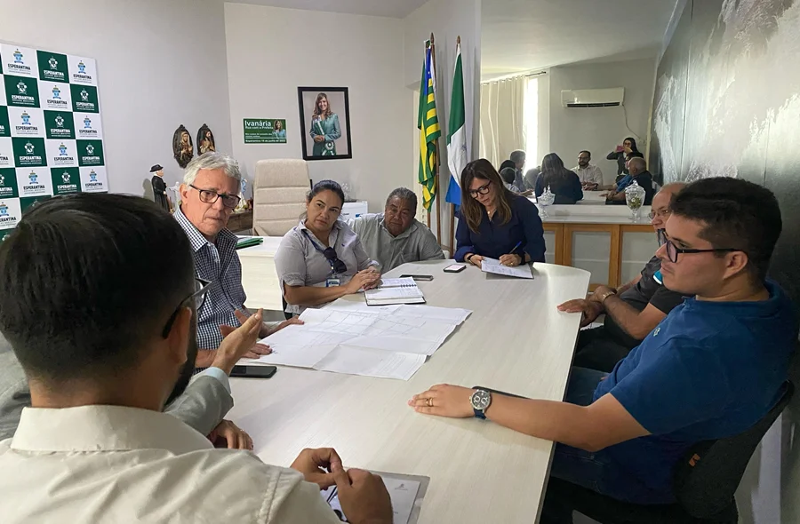 Uma das putas abordadas foi a questão do esgotamento sanitário e Estação de Tratamento de Água no Residencial Alecrim.