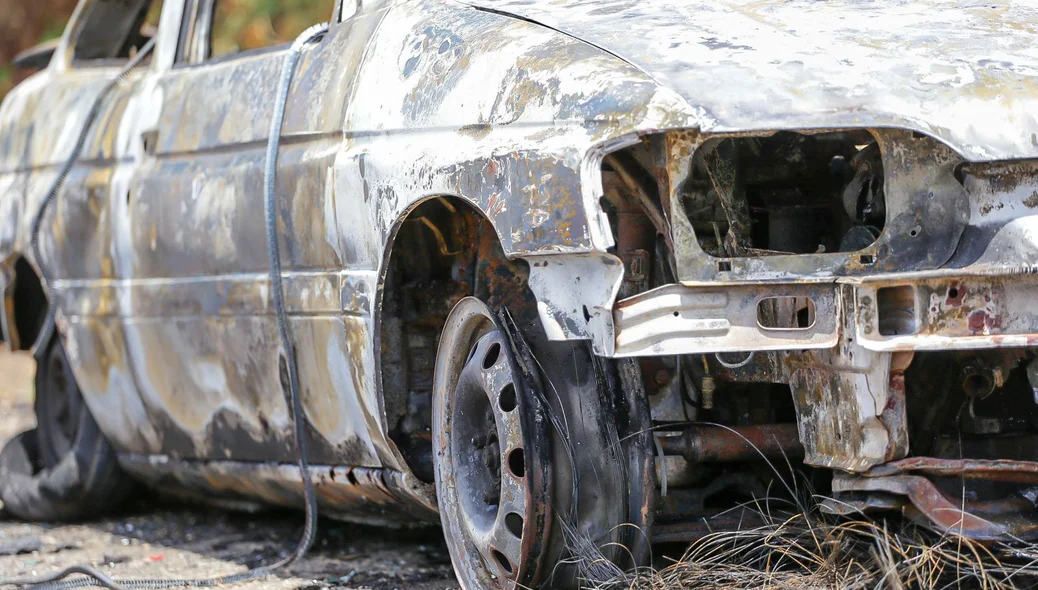 Veículo do comerciante  ficou destruído