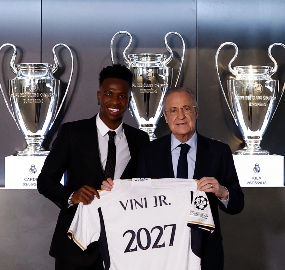 Vini jr assina renovação contratual com o Real Madrid