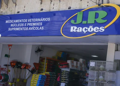 A loja do empresário é a J R Rações
