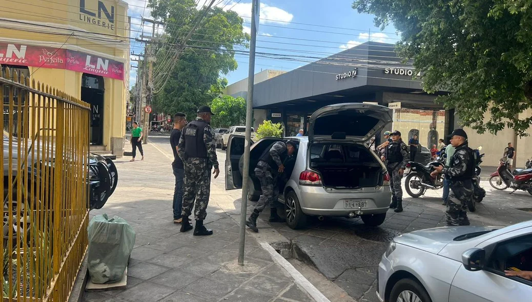 Abordagem nas proximidades do Palácio da Cidade