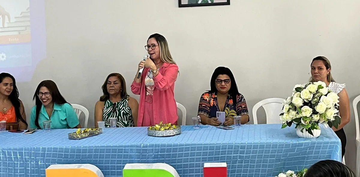 Alcione Carvalho, representando a Prefeita Ivanária Sampaio