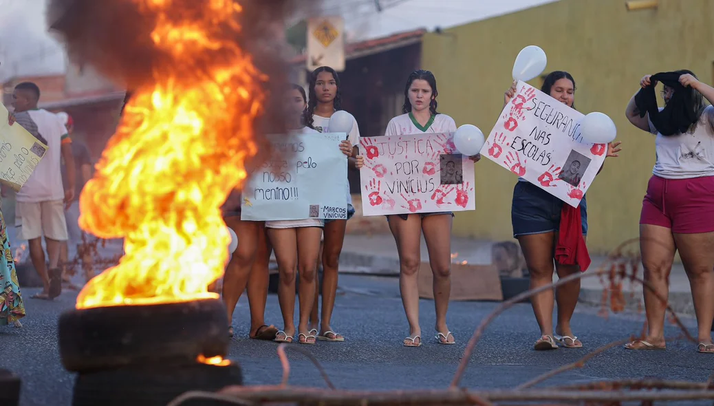 Amigos de Vinícius participaram do protesto