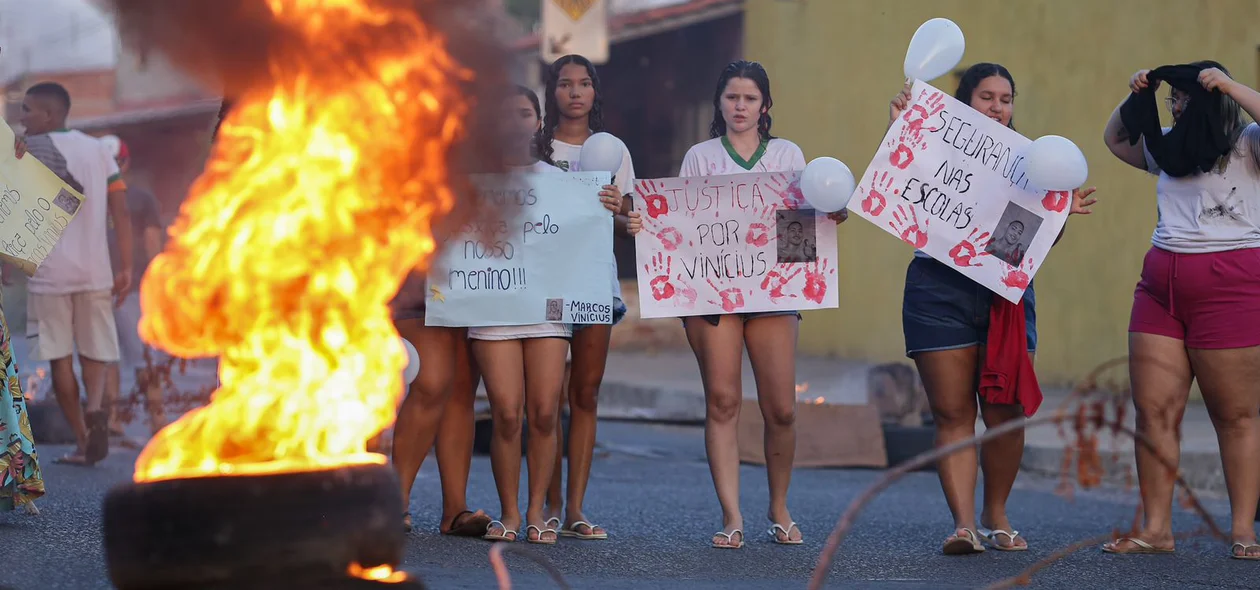 Amigos de Vinícius participaram do protesto