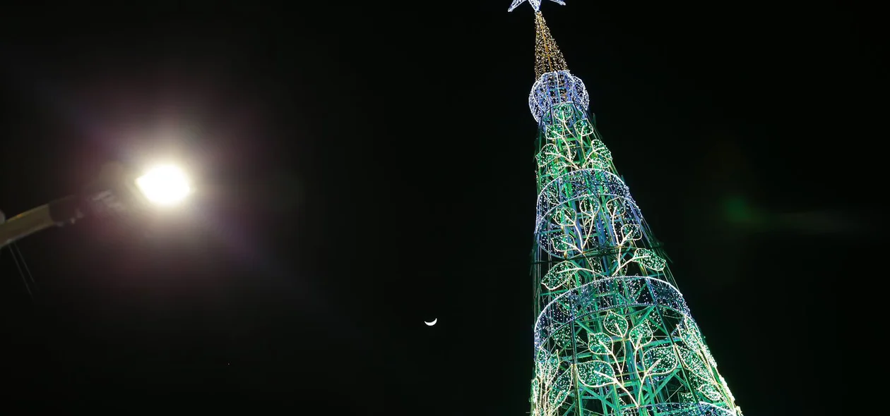 Árvore de Natal gigante
