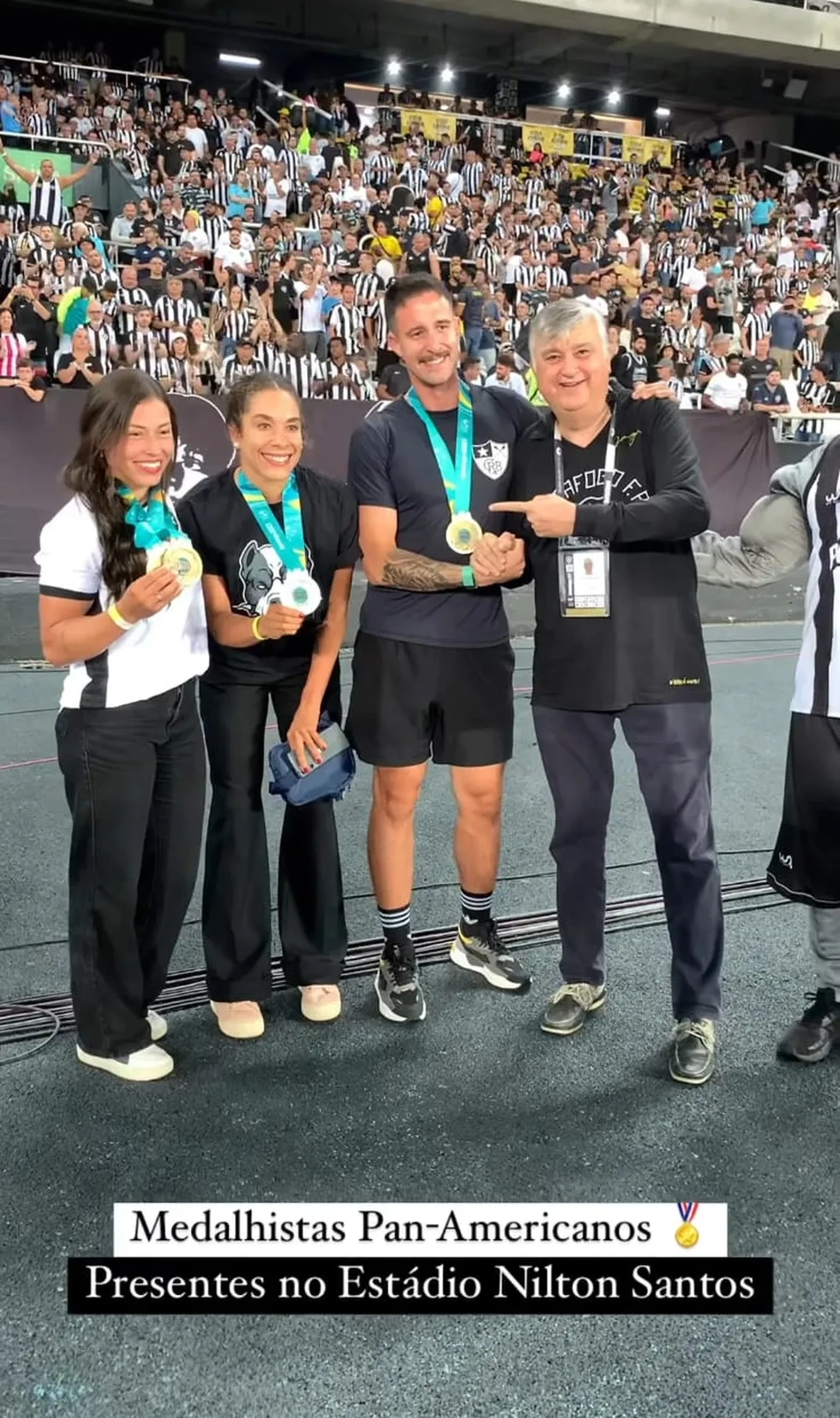 Atletas do Botafogo homenageados antes do jogo contra o Palmeiras