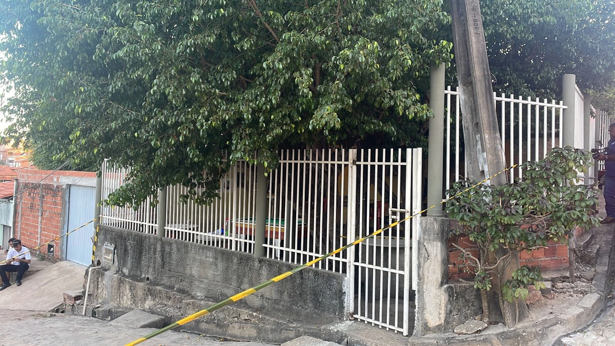Bar foi isolado após o crime