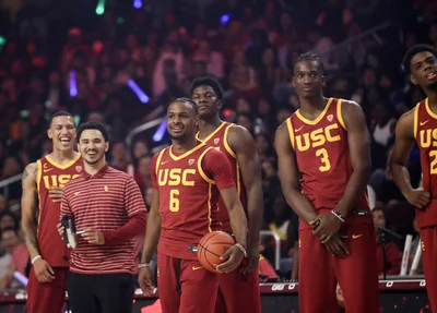 Bronny James com a equipe de USC