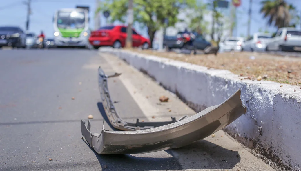 Carro desgovernado seguia pela Zequinha Freire