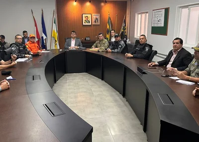 Chico Lucas em reunião com o comando das forças de segurança e a Secretaria de Meio Ambiente e Recursos Hídricos