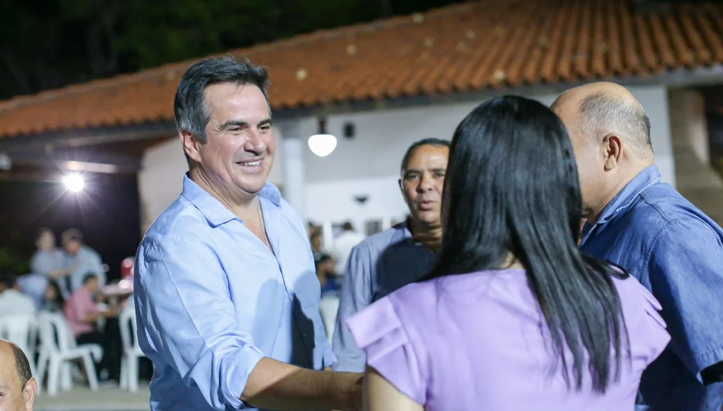 Ciro Nogueira reúne lideranças em sua residência