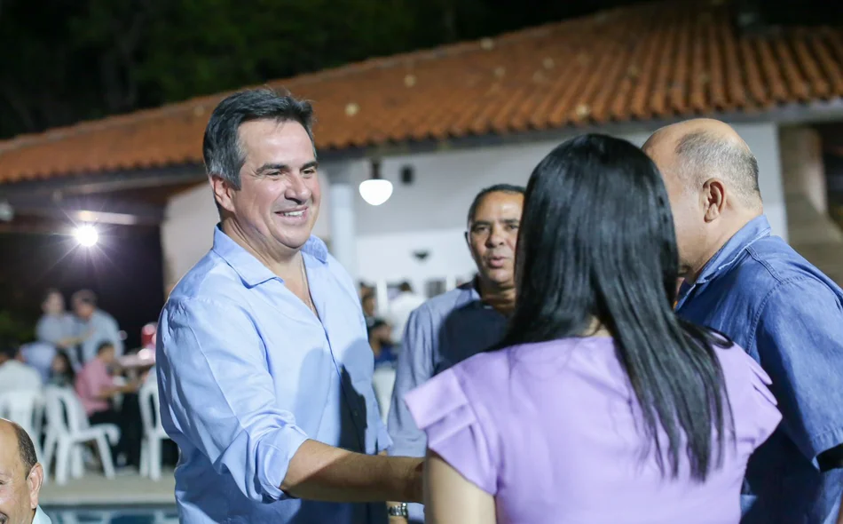 Ciro Nogueira reúne lideranças em sua residência