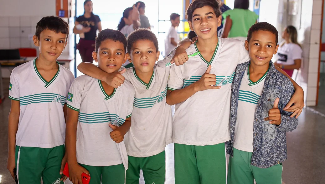 Crianças da Escola Municipal Professora Esther Couto
