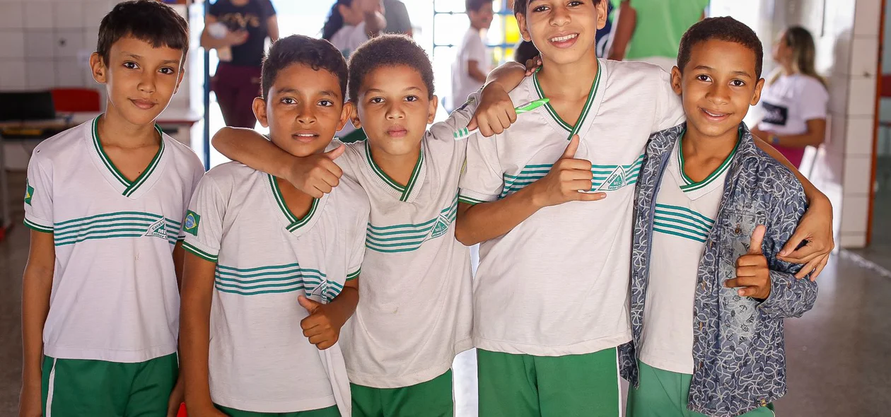 Crianças da Escola Municipal Professora Esther Couto