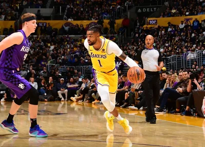 D'Angelo Russell enfrenta Kevin Huerter