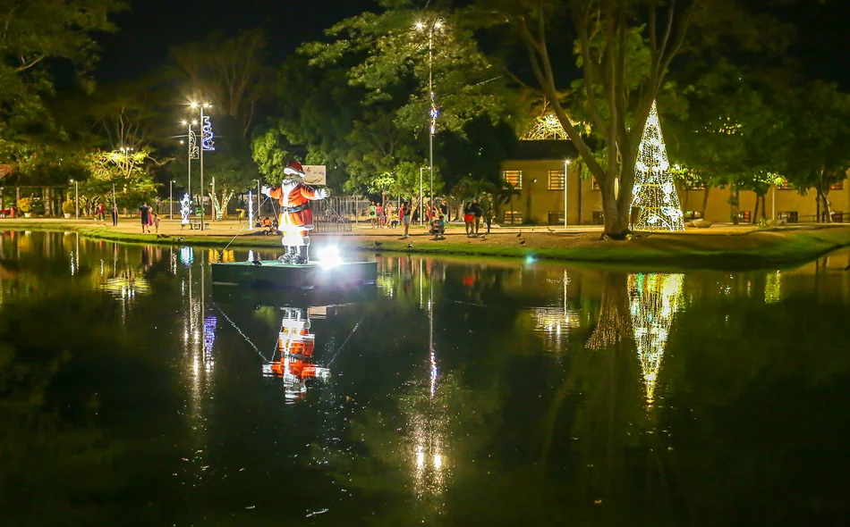 Decoração natalina no parque da cidadania