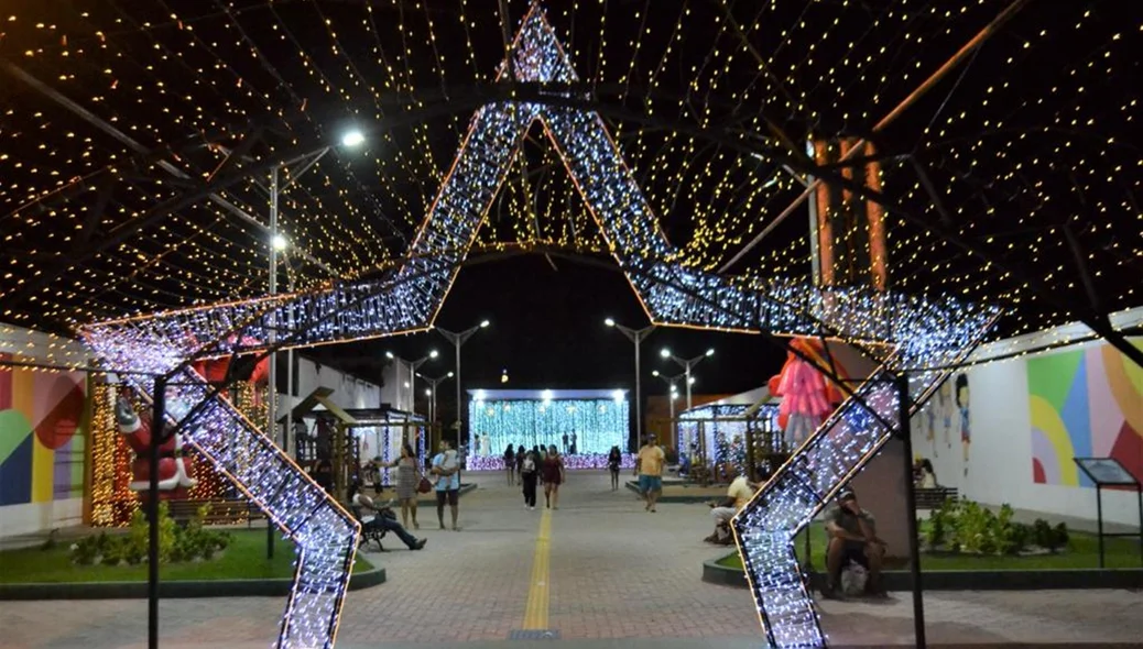 Decorações natalinas em Esperantina