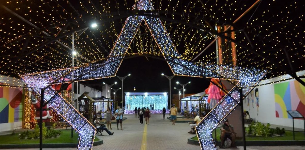 Decorações natalinas em Esperantina