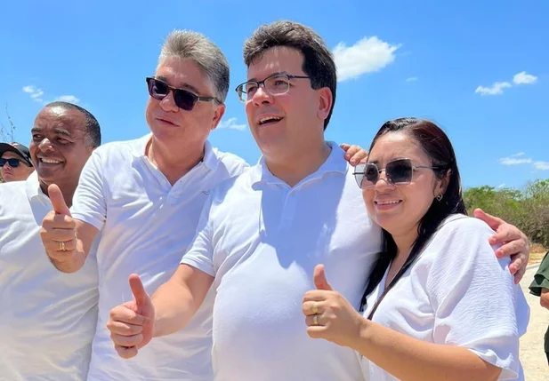 Deputado João Mádison e Rafael Fonteles ao lado da pré-candidata a prefeita Gerlane Cabral