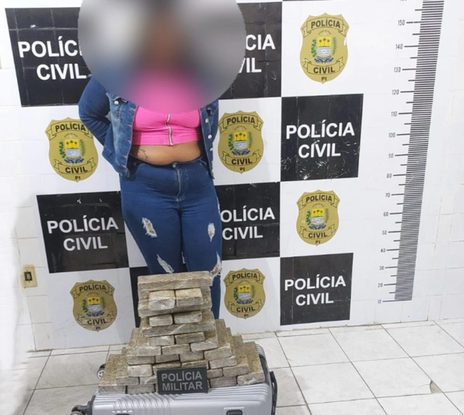 Droga apreendida pela PM-PI em Floriano com Claudeane Vieira da Silva