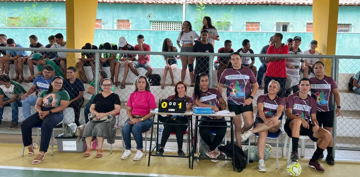 Ela visitou os ginásios Pedro Celestino da Silva, no Cristo Rei, e Monsenhor Lotário Weber, na Vila Kolping