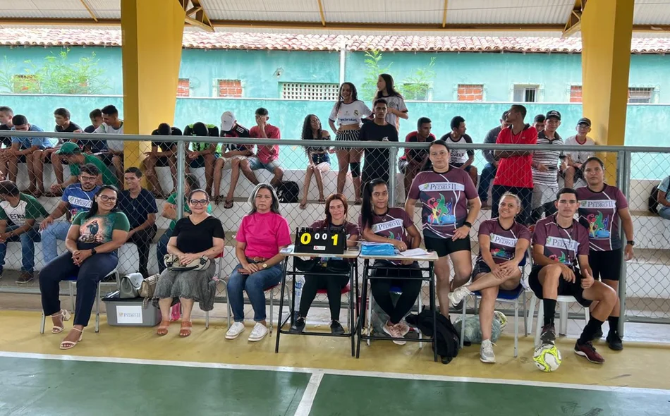 Ela visitou os ginásios Pedro Celestino da Silva, no Cristo Rei, e Monsenhor Lotário Weber, na Vila Kolping