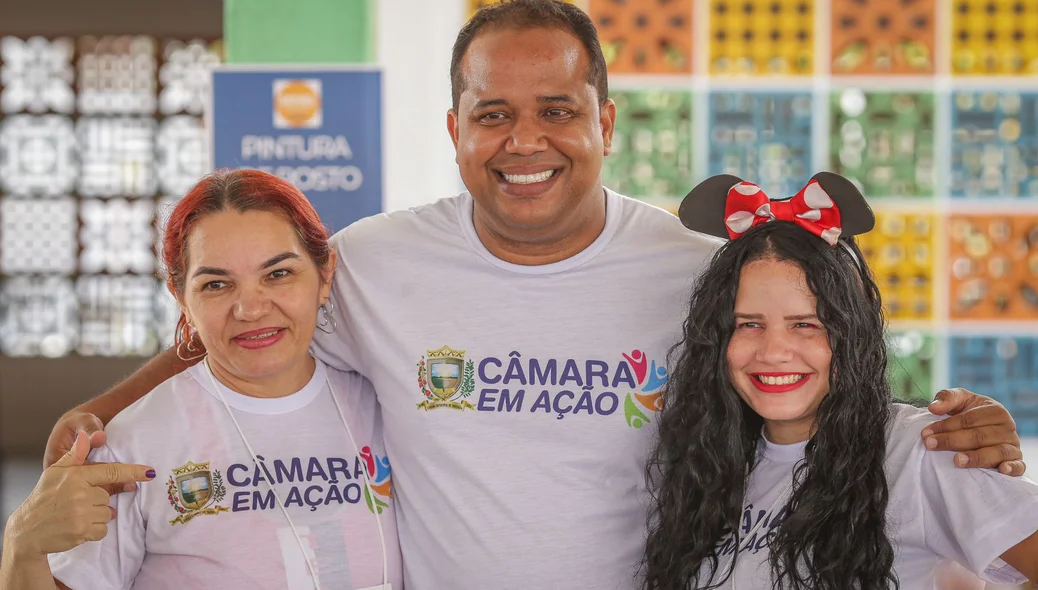 Enzo Samuel com colaboradores do Câmara em Ação