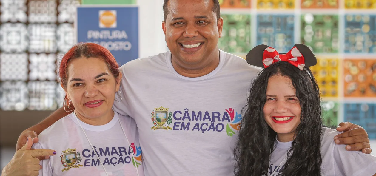 Enzo Samuel com colaboradores do Câmara em Ação