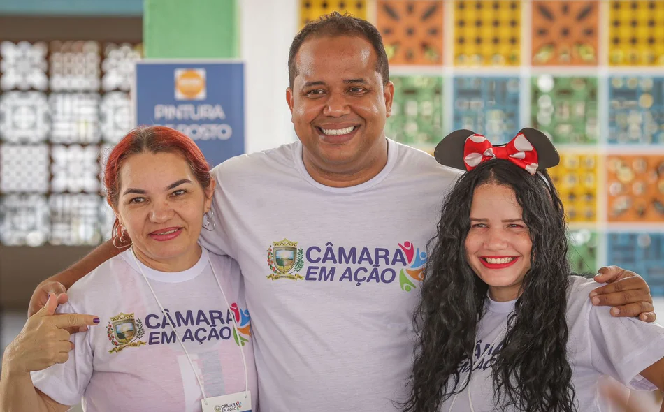Enzo Samuel com colaboradores do Câmara em Ação