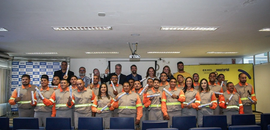 Equatorial realiza formatura da Escola de Eletricistas em Parnaíba