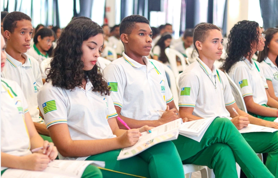 Escolas estaduais diversificam preparação dos estudantes para o Enem