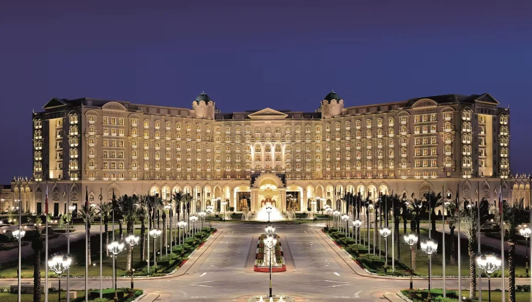 Fachada do hotel luxuoso
