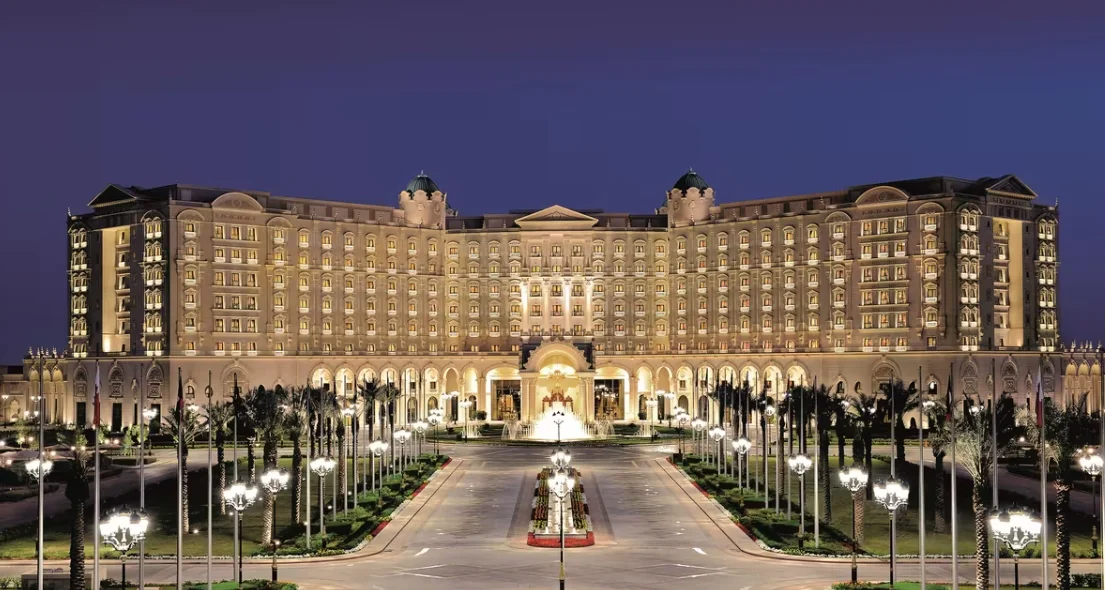 Fachada do hotel luxuoso