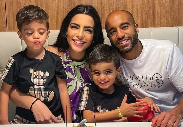 Festa "simples" de Lucas Moura com o filho