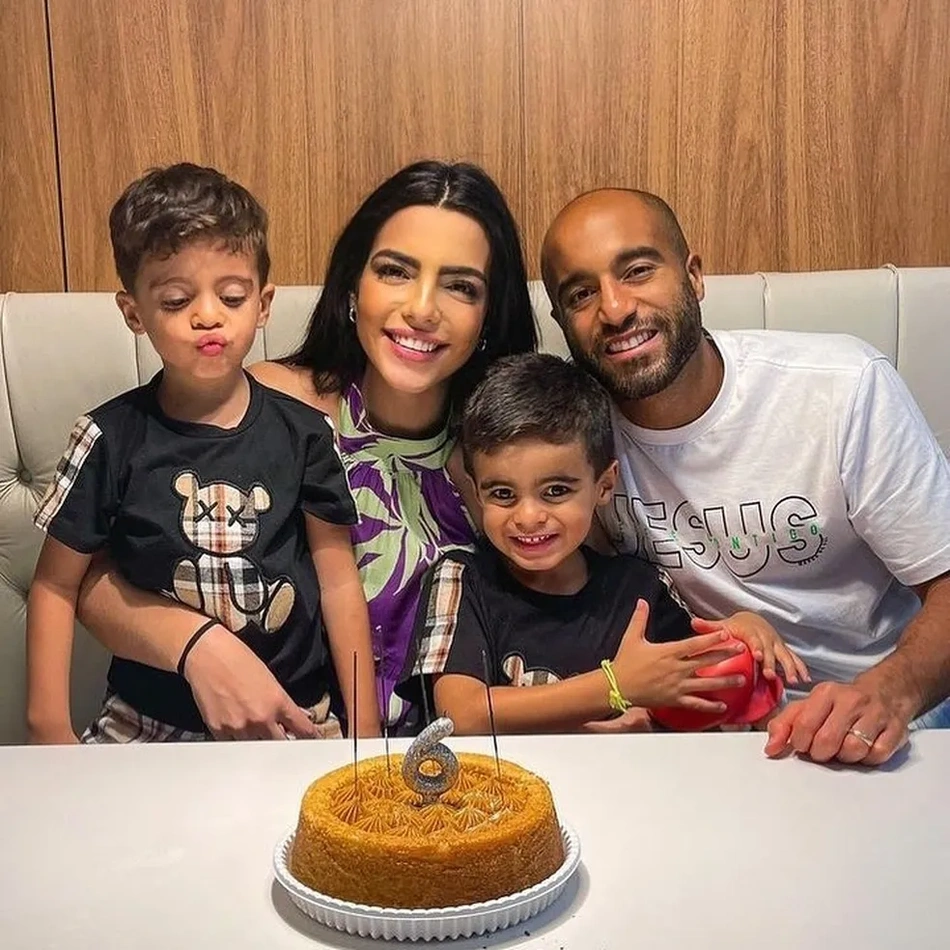 Festa "simples" de Lucas Moura com o filho